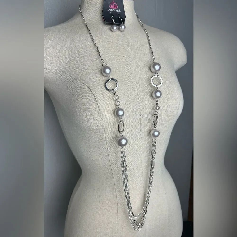 Paparazzi Silver and Gray Necklace Set